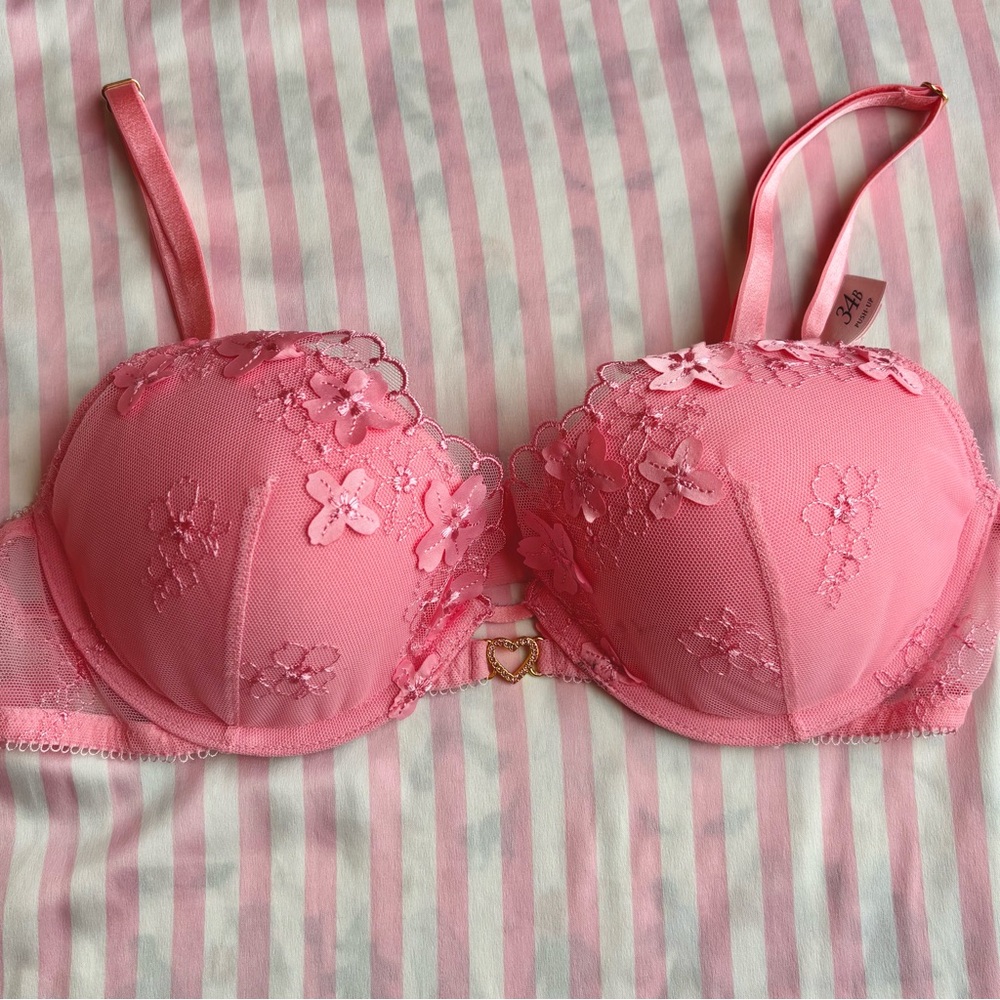 NWT Victoria's Secret Dream Angels “Pretty Petals” Floral Lace Push Up Bra 34B
